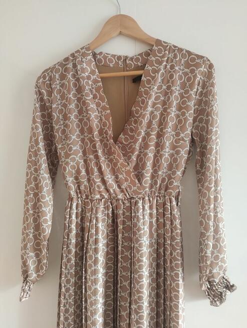 Złota sukienka plisowana imprezowa z paskiem midi s