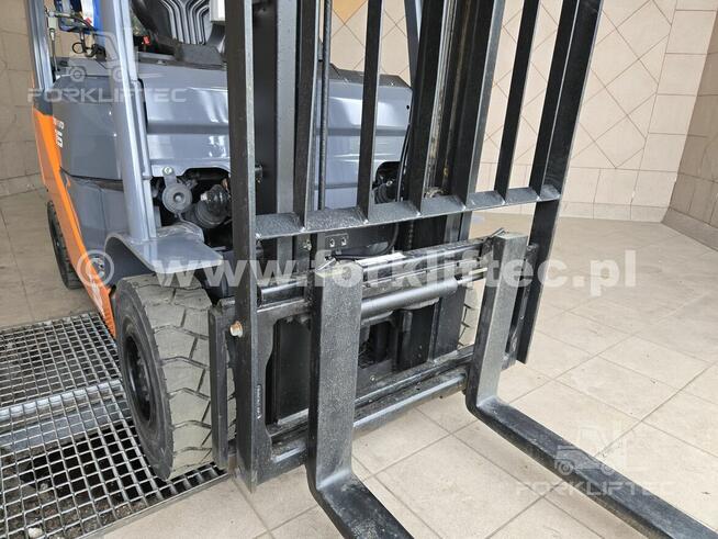 Wózek widłowy TOYOTA 8FGF15 jak nowy, 8FG15 widlak Linde