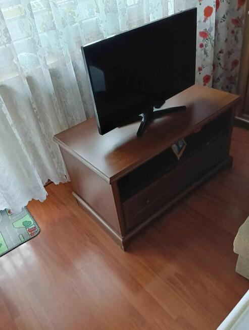 Meble pokojowe w bardzo dobrym stanie, seria Kent