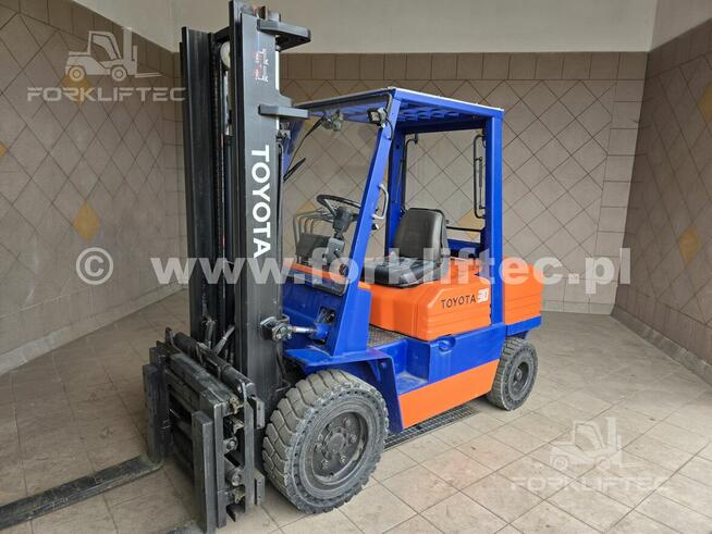 Wózek widłowy TOYOTA 5FD30 Pozycjoner TOYOTA 5FDF30 Linde