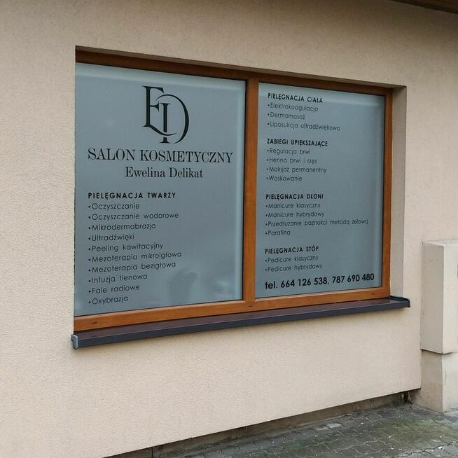 Oklejanie folią witryn sklepowych okien itd.