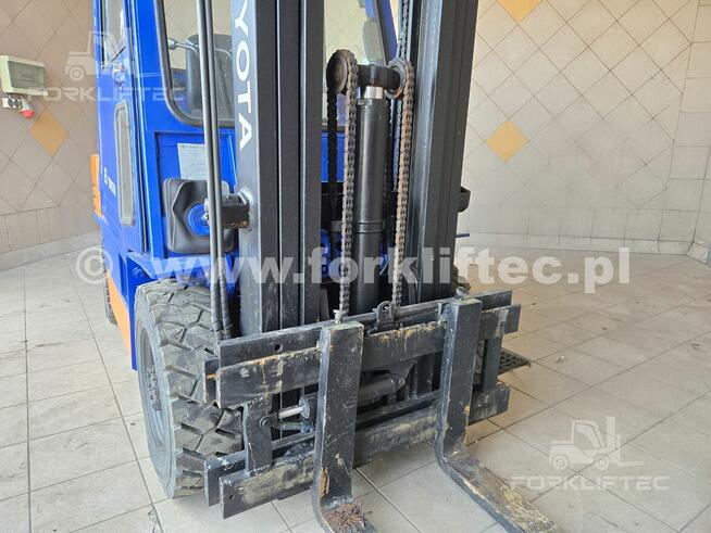 Wózek widłowy TOYOTA 5FD25 Triplex TOYOTA 5FDF25 Linde