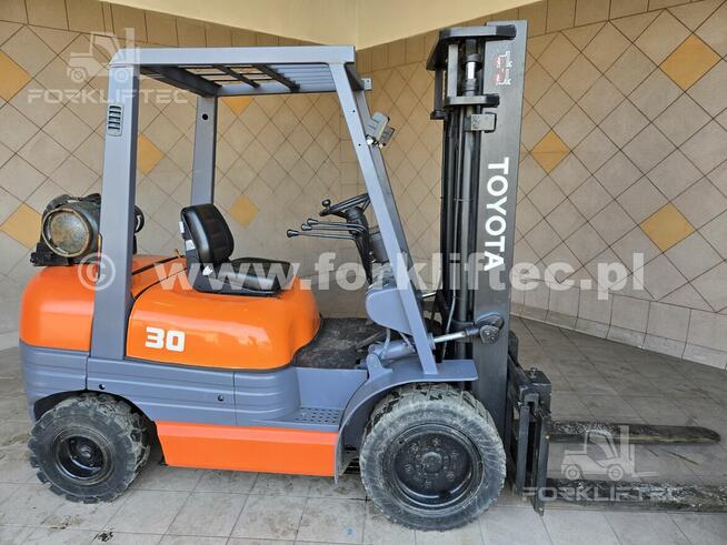 Wózek Widłowy TOYOTA 6FG30 Przesuw boczny TOYOTA 6FGF30