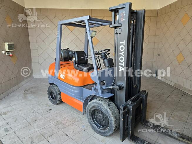 Wózek Widłowy TOYOTA 6FG30 Przesuw boczny TOYOTA 6FGF30