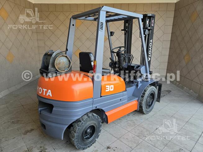 Wózek Widłowy TOYOTA 6FG30 Przesuw boczny TOYOTA 6FGF30