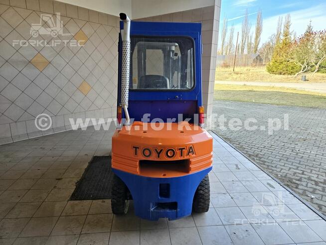 Wózek widłowy TOYOTA 5FD25 Triplex TOYOTA 5FDF25 Linde