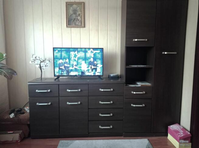 Mebelki pokojowe w bardzo zadbanym stanie. Mało użytkowane