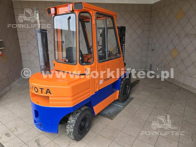 Wózek widłowy TOYOTA 5FD30 wolny skok TOYOTA 5FDF30 Linde