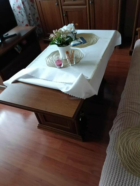 Meble pokojowe w bardzo dobrym stanie, seria Kent