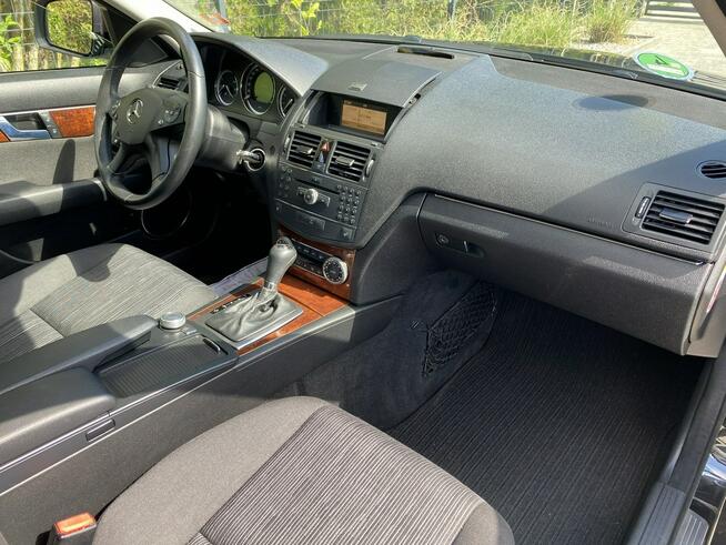 Mercedes C 180 Bardzo zadbana - 100% oryginalny przebieg.NOWY ROZRZĄD !!!