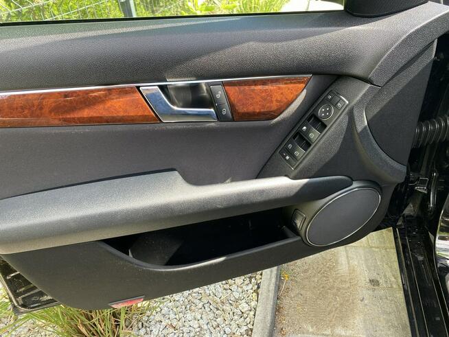Mercedes C 180 Bardzo zadbana - 100% oryginalny przebieg.NOWY ROZRZĄD !!!