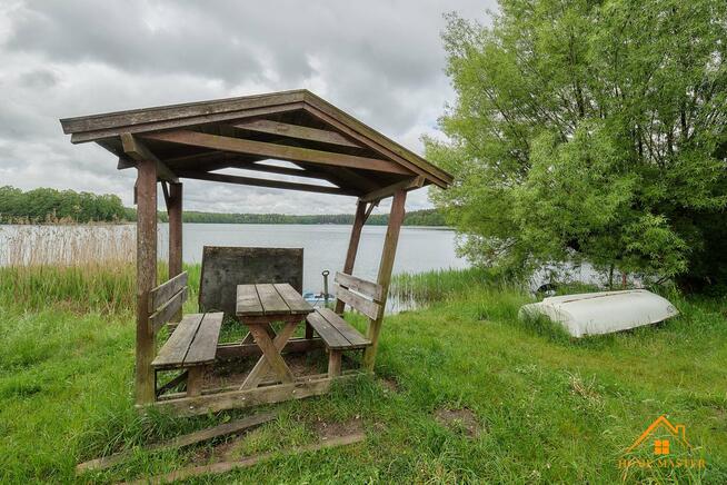domek nad jeziorem