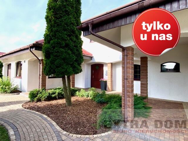 DOM Z PIĘKNYM OGRODEM W KAMERALNEJ OKOLICY