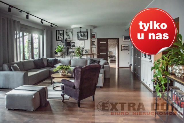 DOM Z PIĘKNYM OGRODEM W KAMERALNEJ OKOLICY