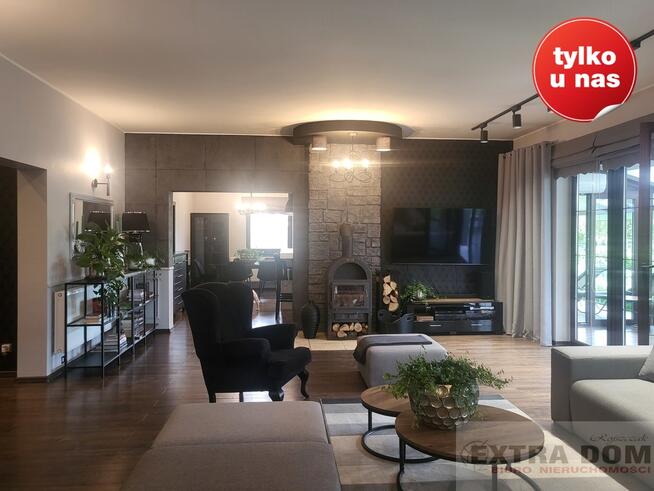 DOM Z PIĘKNYM OGRODEM W KAMERALNEJ OKOLICY