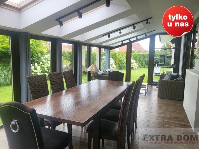 DOM Z PIĘKNYM OGRODEM W KAMERALNEJ OKOLICY