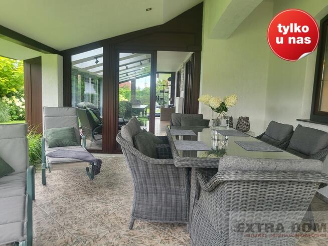 DOM Z PIĘKNYM OGRODEM W KAMERALNEJ OKOLICY