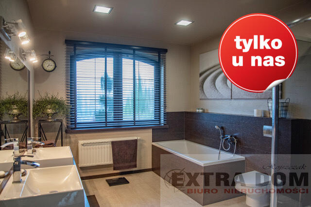 DOM Z PIĘKNYM OGRODEM W KAMERALNEJ OKOLICY