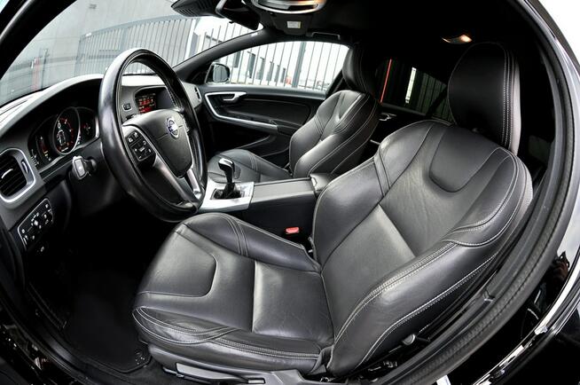 Volvo V60 Black Edition LiFt Ledy Digital Radar Blisy Navi Kamera Skóra Full