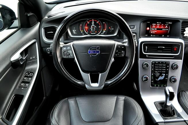 Volvo V60 Black Edition LiFt Ledy Digital Radar Blisy Navi Kamera Skóra Full