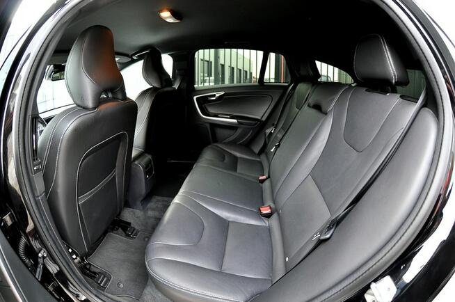 Volvo V60 Black Edition LiFt Ledy Digital Radar Blisy Navi Kamera Skóra Full