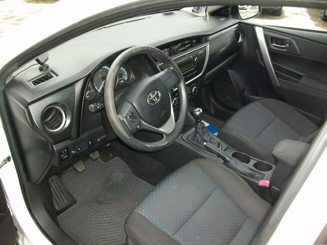 Toyota Auris 1.4/ 90 KM/bardzo dobry stan techniczny