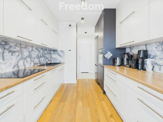 Apartament 94 m2, 4 pokoje, taras, 2 garaże