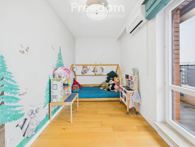 Apartament 94 m2, 4 pokoje, taras, 2 garaże