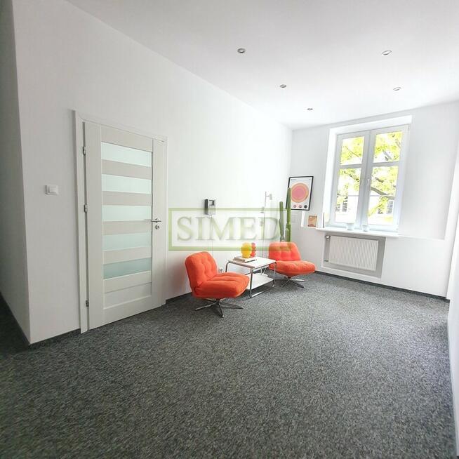 Odrestaurowana kamienica biurowa w Centrum