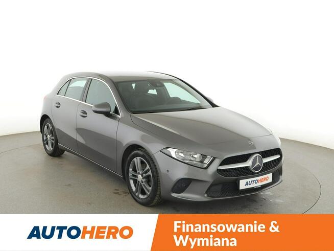 Mercedes A 200 automat półskóra navi klima auto grzane fotele kamera i czujniki parko