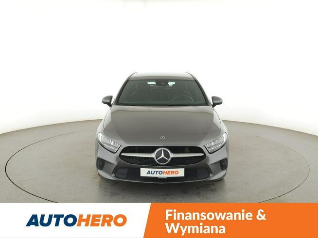 Mercedes A 200 automat półskóra navi klima auto grzane fotele kamera i czujniki parko