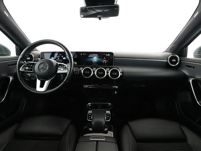 Mercedes A 200 automat półskóra navi klima auto grzane fotele kamera i czujniki parko