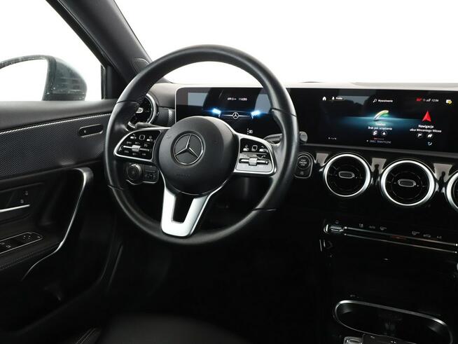 Mercedes A 200 automat półskóra navi klima auto grzane fotele kamera i czujniki parko