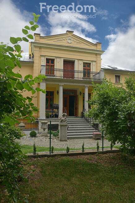 Jedna historia, dwa budynki, tysiąc możliwości