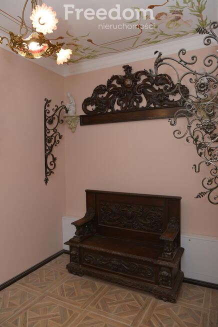 Jedna historia, dwa budynki, tysiąc możliwości