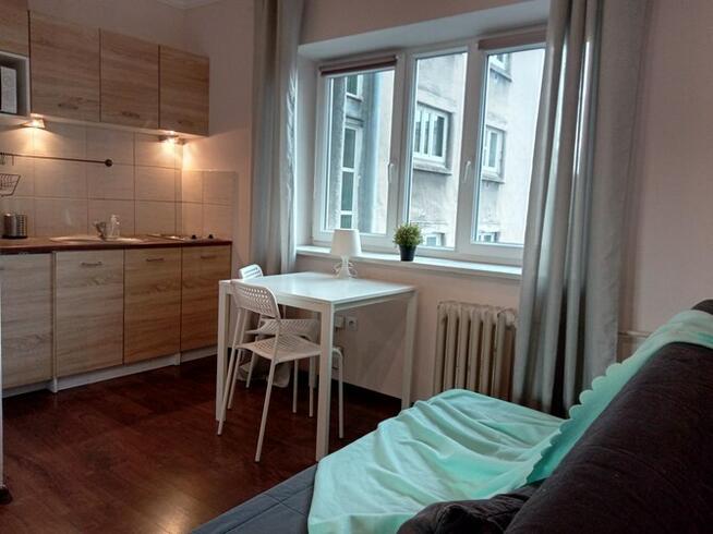 Wynajmę jasną kawalerkę w Centrum- Nowolipki 17