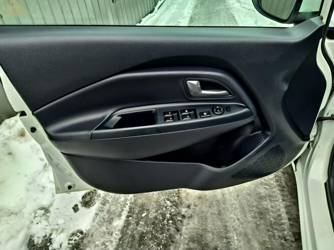 Kia Rio 1,2 Benzyna Navi Kamera Ledy PDC Grzane Fotele i Kierownica Zarejestr