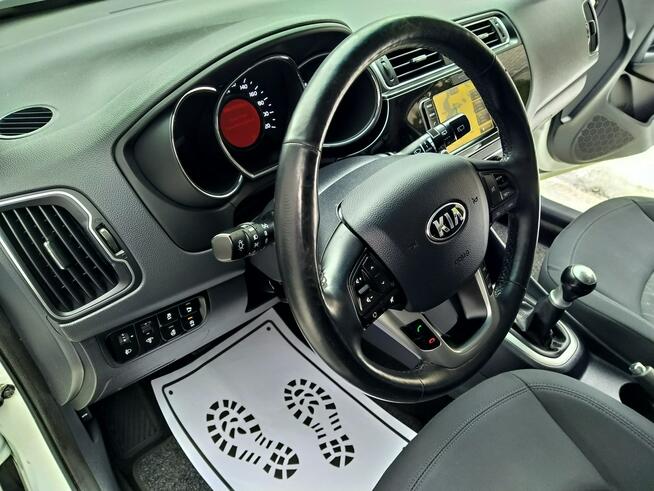 Kia Rio 1,2 Benzyna Navi Kamera Ledy PDC Grzane Fotele i Kierownica Zarejestr