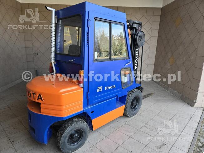 Wózek widłowy TOYOTA 5FD25 Triplex TOYOTA 5FDF25 Linde