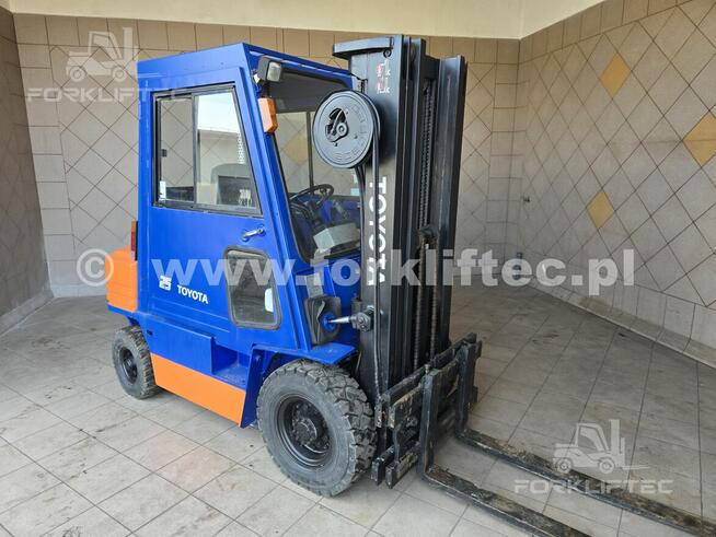 Wózek widłowy TOYOTA 5FD25 Triplex TOYOTA 5FDF25 Linde