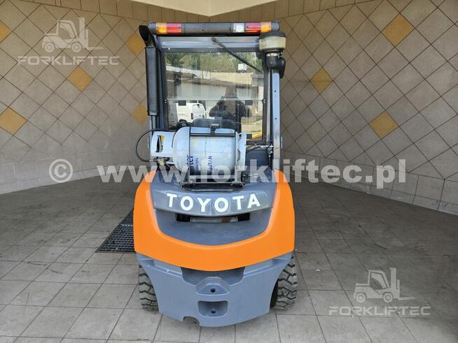 Wózek Widłowy TOYOTA 8FG25 , Kabina wolny skok TOYOTA 8FGF25