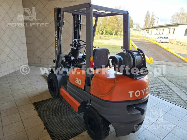 Wózek Widłowy TOYOTA 6FG30 Przesuw boczny TOYOTA 6FGF30