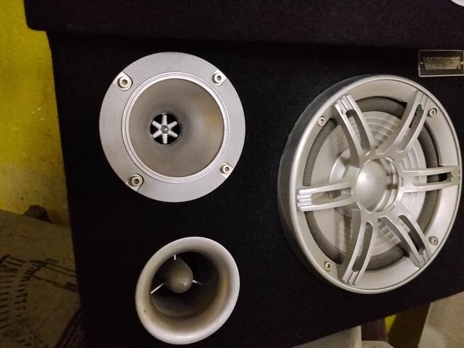 Dwie Tuby z wzmacniaczem oraz okablowaniem.