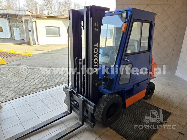 Wózek widłowy TOYOTA 5FD25 Triplex TOYOTA 5FDF25 Linde