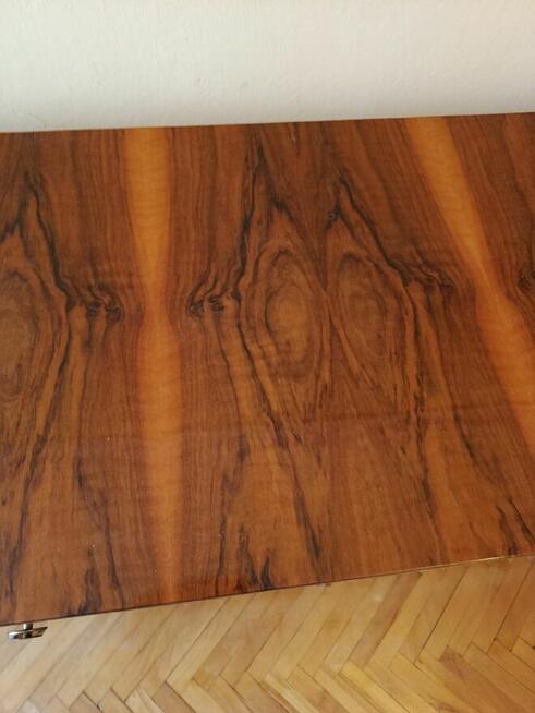 Piękna błyszcząca komoda