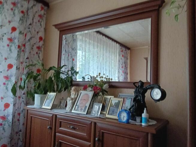 Meble pokojowe w bardzo dobrym stanie, seria Kent