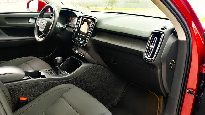 Volvo XC 40 benzyna, serwisowany ASO, super stan, zadbany, b