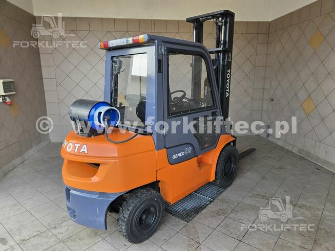 Wózek widłowy TOYOTA 7FGF30 kabina , wolny skok 7FG30 Linde