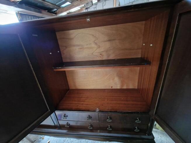 Stylowa drewniana komoda i szafka nocna