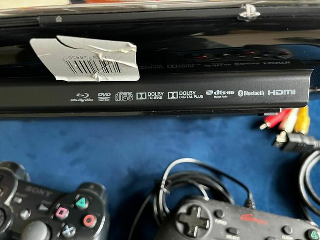 PlayStation 3 Super Slim + 2 pady + komplet